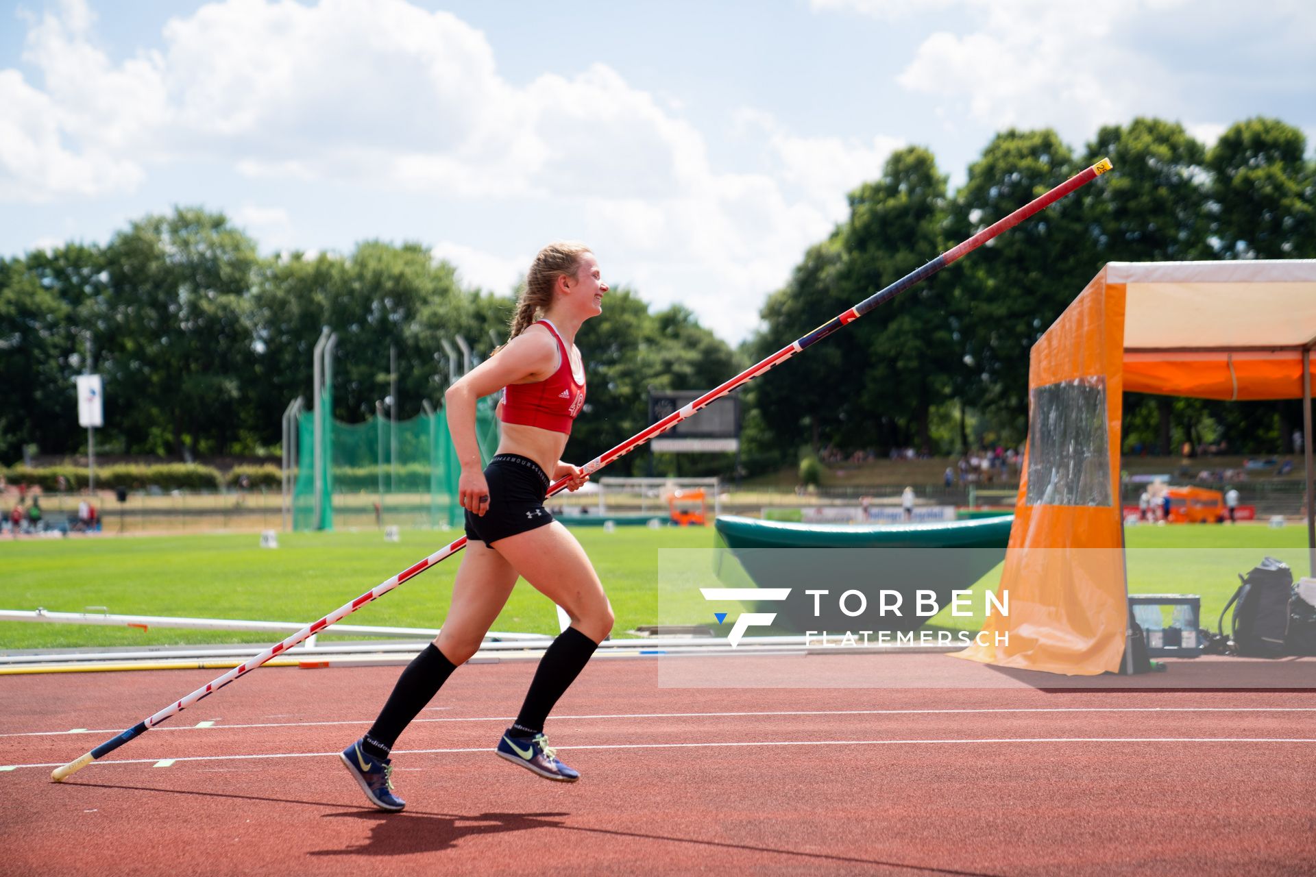 Tanja Unverzagt (MTV 49 Holzminden) im Stabhochsprung am 03.07.2022 waehrend den NLV+BLV Leichtathletik-Landesmeisterschaften im Jahnstadion in Goettingen (Tag 1)